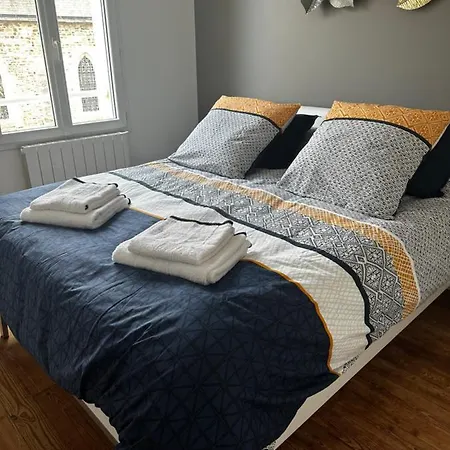 Lebel Endroit 145m2 , Terrain Et Terrasse De 350m2 Au Coeur Des Commerces ,à Proximité De La Et Tous Services Inclus * Portbail