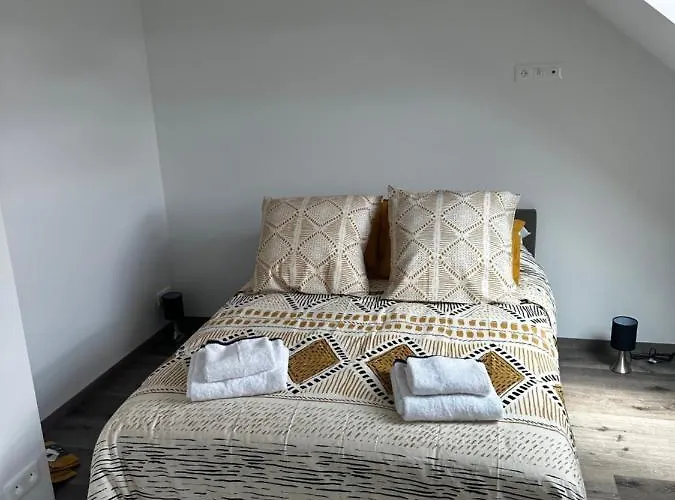 Lebel Endroit 145m2 , Terrain Et Terrasse De 350m2 Au Coeur Des Commerces ,a Proximite De La Et Tous Services Inclus Portbail