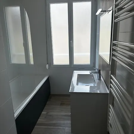Lebel Endroit 145m2 , Terrain Et Terrasse De 350m2 Au Coeur Des Commerces ,a Proximite De La Et Tous Services Inclus Feriehus *