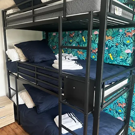 Lebel Endroit 145m2 , Terrain Et Terrasse De 350m2 Au Coeur Des Commerces ,a Proximite De La Et Tous Services Inclus *