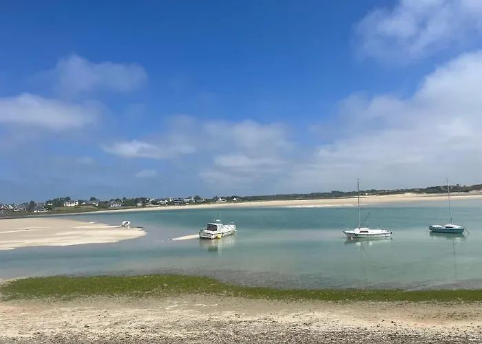 Lebel Endroit 145m2 , Terrain Et Terrasse De 350m2 Au Coeur Des Commerces ,a Proximite De La Et Tous Services Inclus Portbail