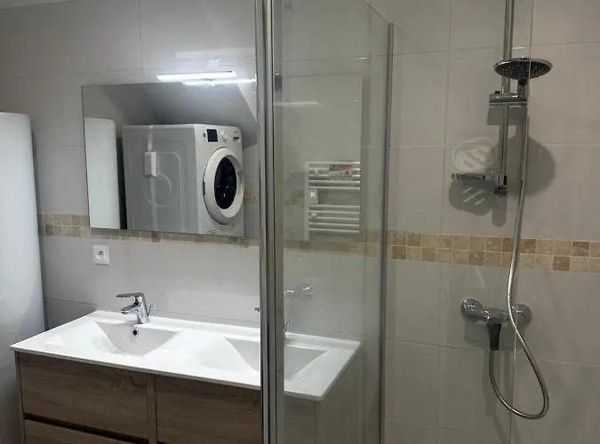 Lebel Endroit 145m2 , Terrain Et Terrasse De 350m2 Au Coeur Des Commerces ,a Proximite De La Et Tous Services Inclus