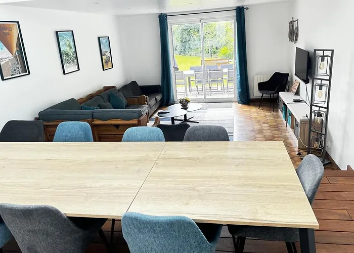 Lebel Endroit 145m2 , Terrain Et Terrasse De 350m2 Au Coeur Des Commerces ,a Proximite De La Et Tous Services Inclus